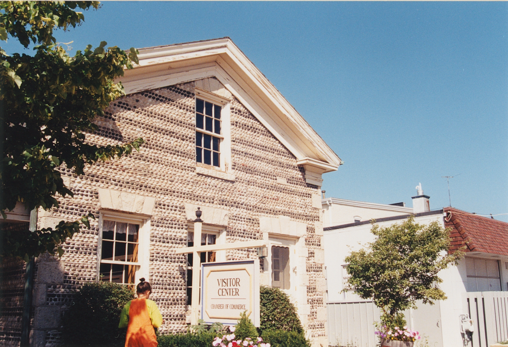 Oza-1 126 E Grand Ave 1